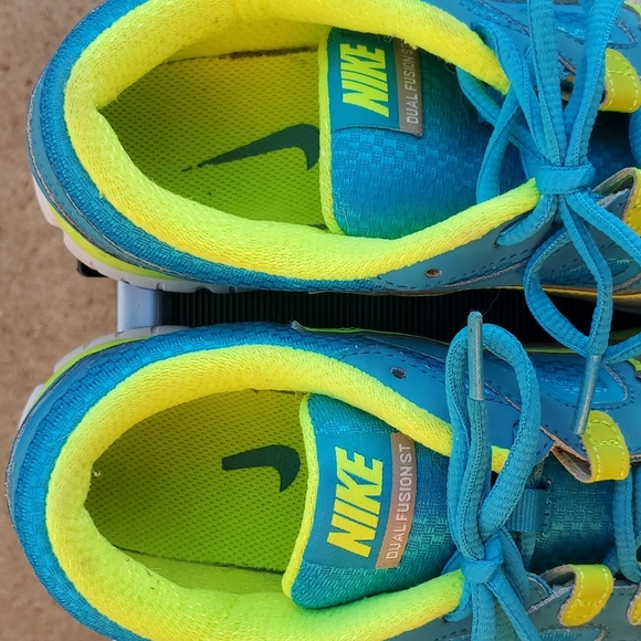 Wms Nike sneakers sz 9 - Picture 8 of 10